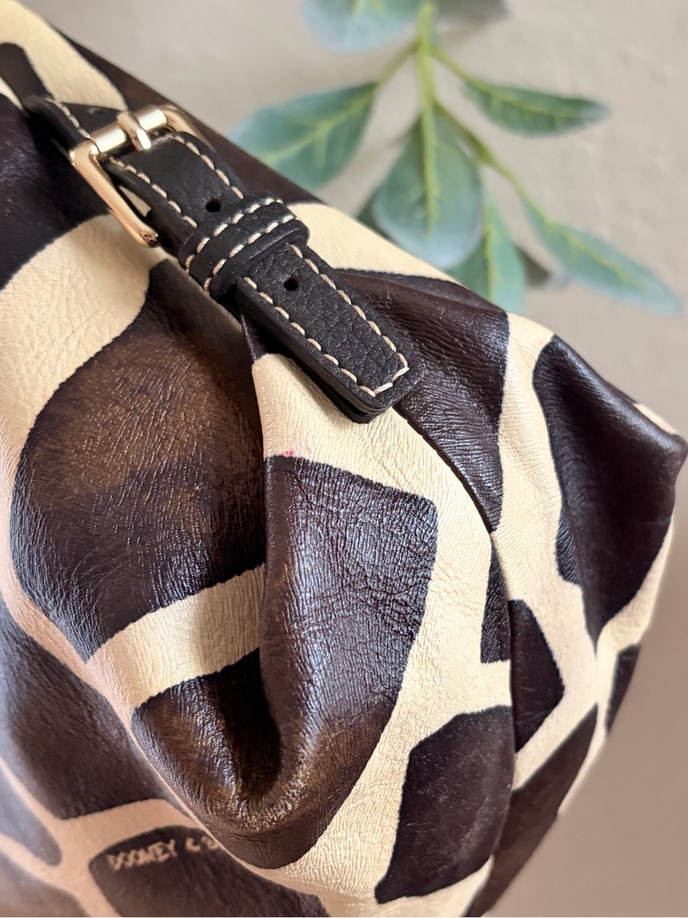 Dooney & Bourke Serengeti Giraffe Print Leather Hobo Shoulder Bag, Y2K Vintage - Picture 13 of 14